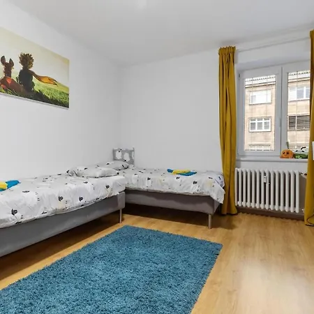 Center 2 Bedroom Ac アパート *