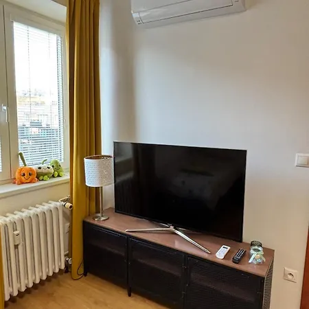 Апартаменти Center 2 Bedroom Ac Братислава