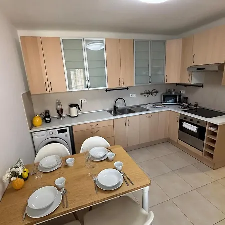 Center 2 Bedroom Ac Apartment