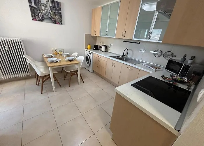 Center 2 Bedroom Ac *