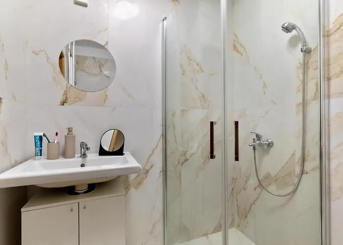 Center 2 Bedroom Ac *