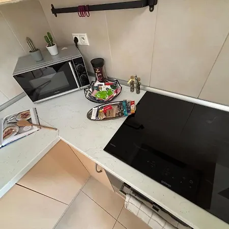 Center 2 Bedroom Ac דירה